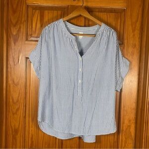 GAP Women’s Blue and White Striped Short Sleeve Button Down Blouse